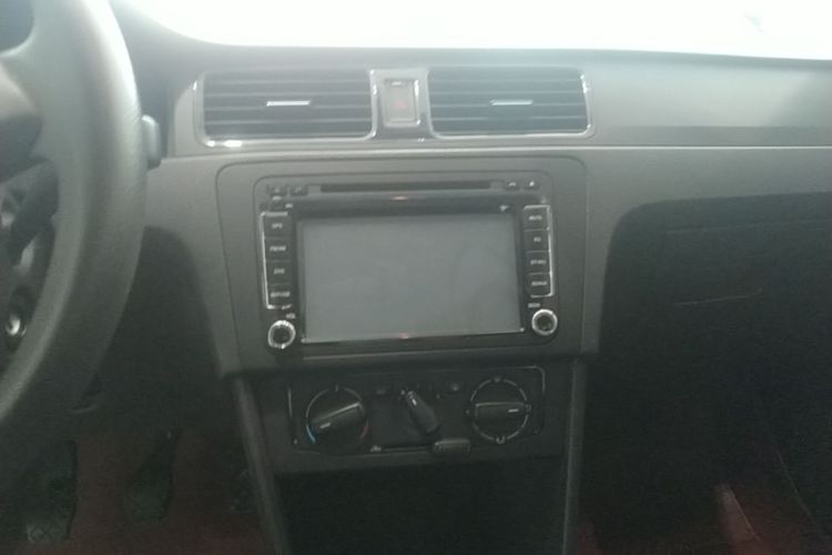 Volkswagen Santana 2015 car image #13