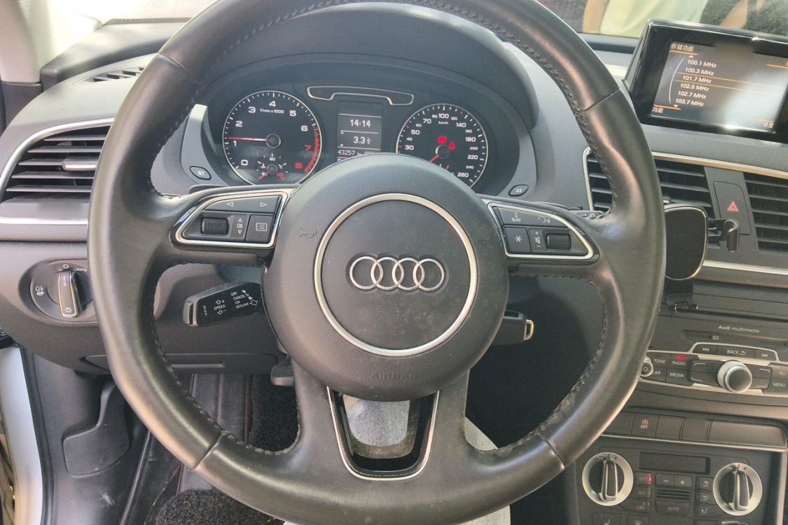 Audi Q3 2013 car image #22