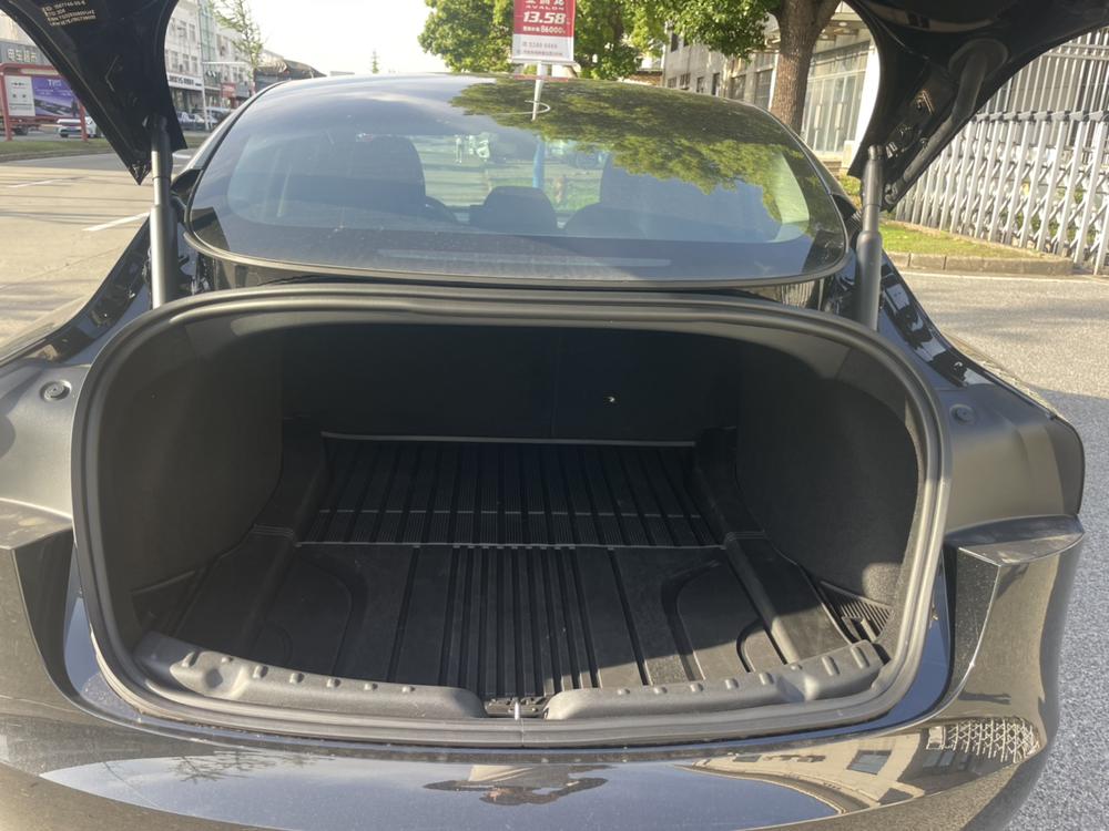 Tesla Model 3 2025 car image #13