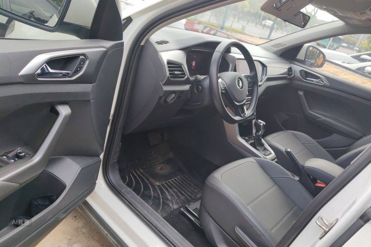 Volkswagen T-Cross 2021 #18 Volkswagen T-Cross 2021 car image #18