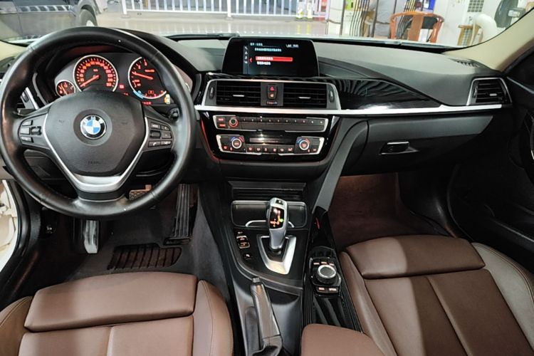 BMW 3 Series 2018 car image #14