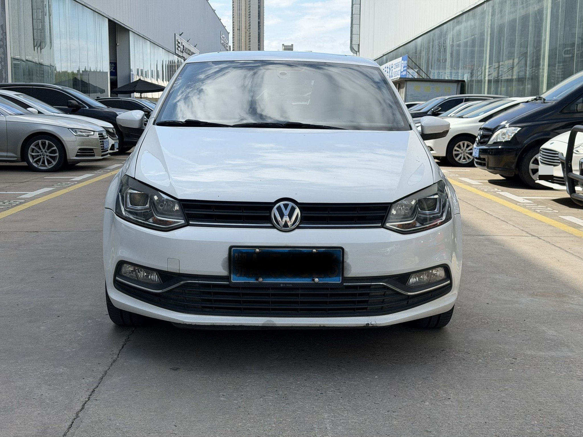 Volkswagen Polo 2016 car image #2