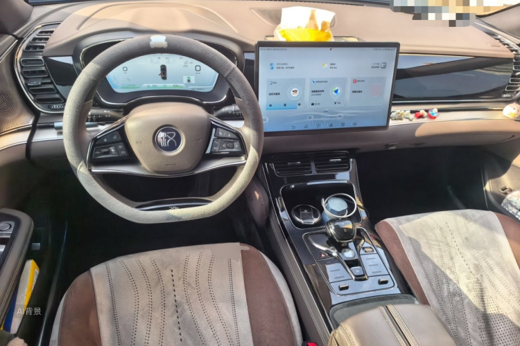 BYD Han 2023 car image #11