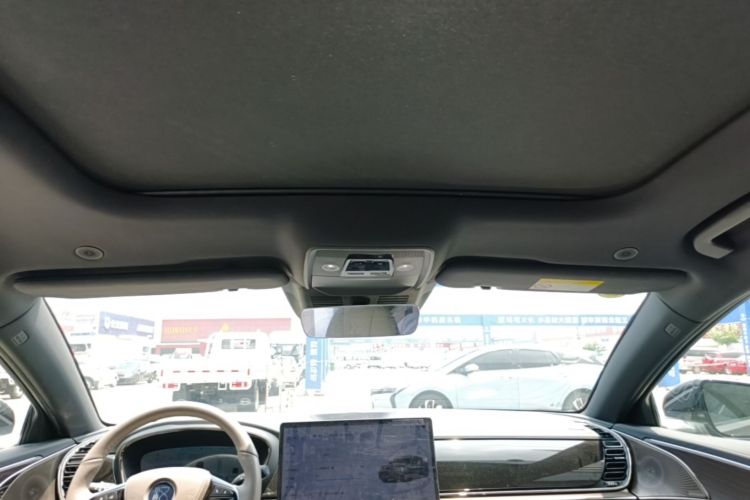 BYD Han 2024 car image #18