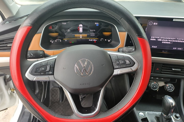 Volkswagen Bora 2025 car image #11