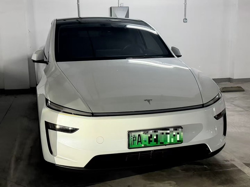 Tesla Model Y 2025 #2 Tesla Model Y 2025 car image #2