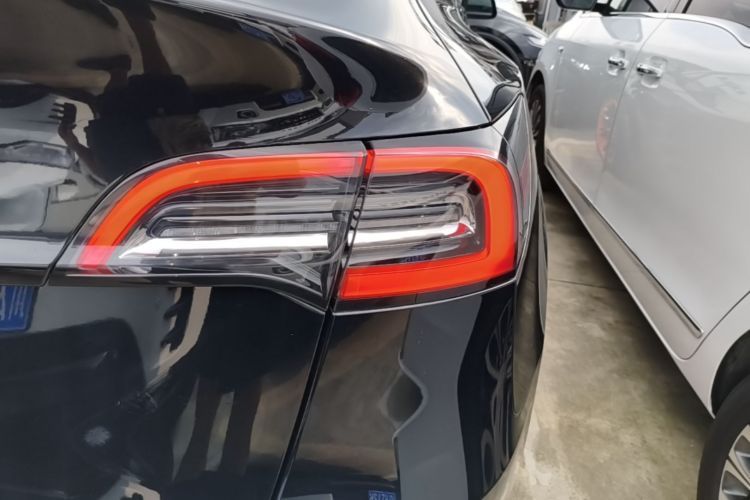 Tesla Model Y 2022 #8 Tesla Model Y 2022 car image #8