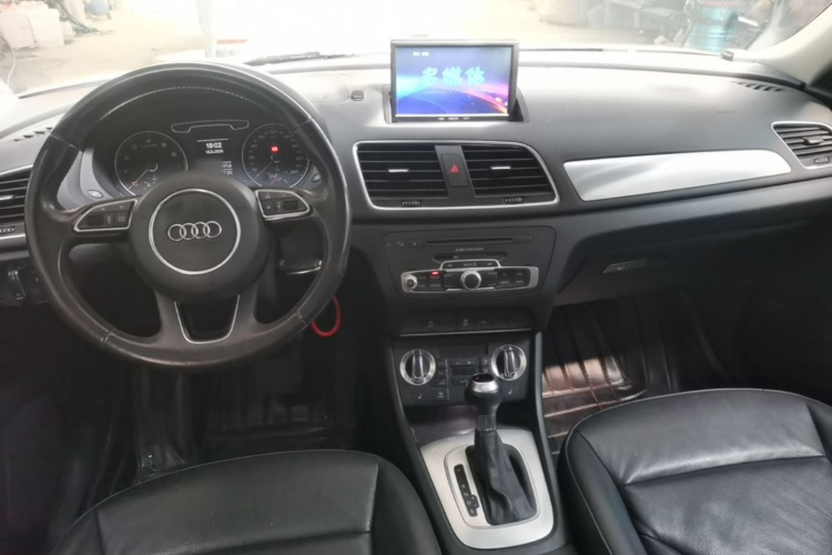 Audi Q3 2014 car image #10