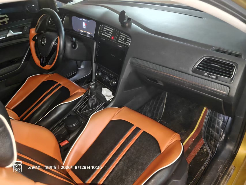 Volkswagen Golf 2018 car image #5