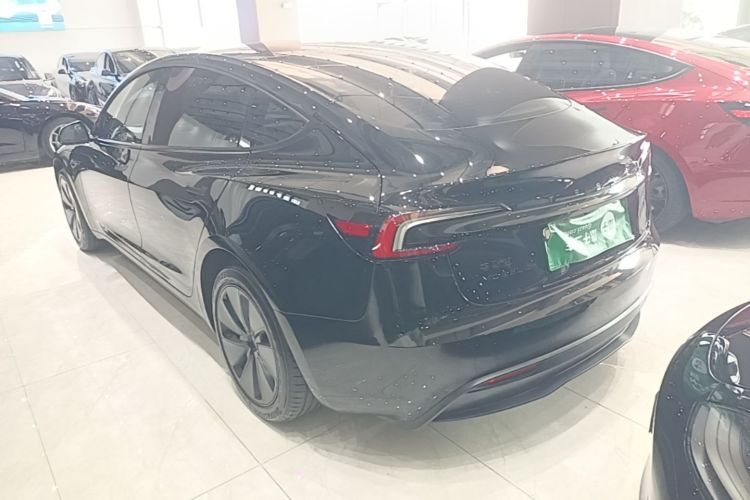 Tesla Model 3 2026 immagine di auto #5