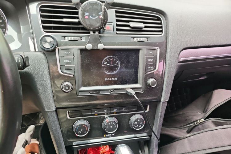 Volkswagen Golf 2017 car image #13