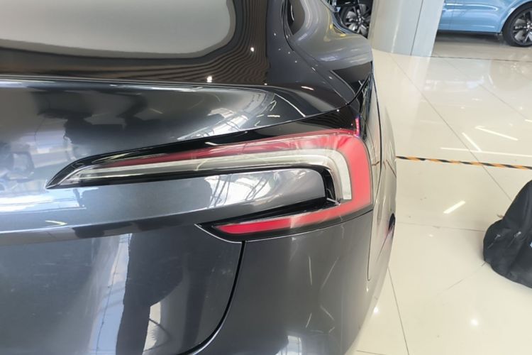 Tesla Model 3 2024 car image #8