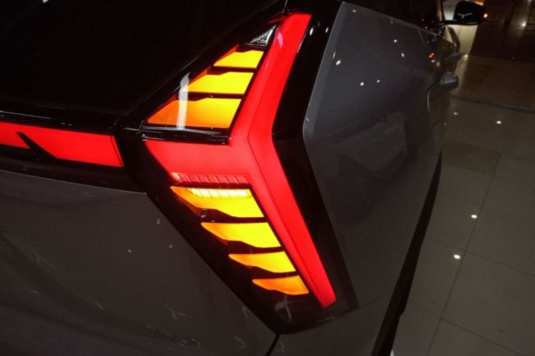 GEELY Boyue L 2024 car image #8
