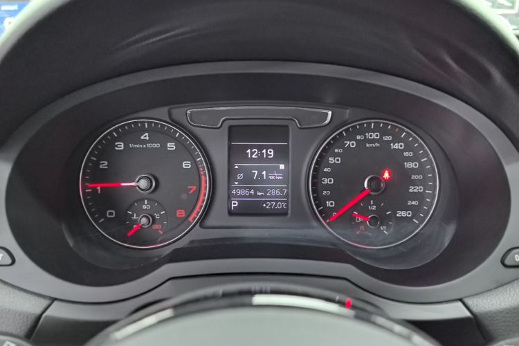 Audi Q3 2019 car image #12