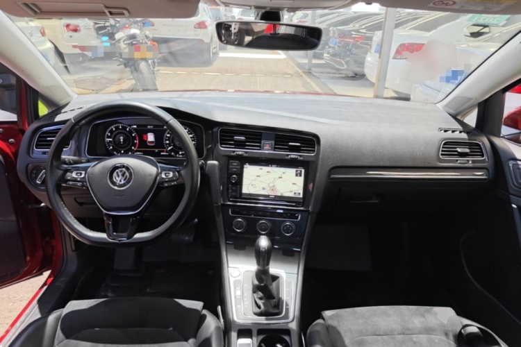 Volkswagen Golf 2019 car image #10