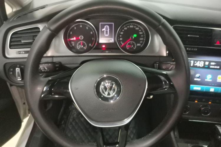 Volkswagen Golf 2015 car image #11