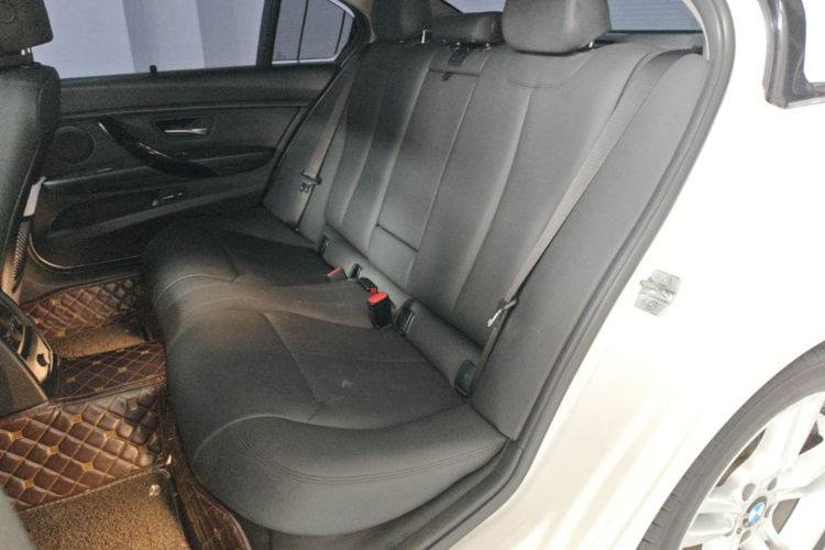 BMW 3 Series 2017 car image #17