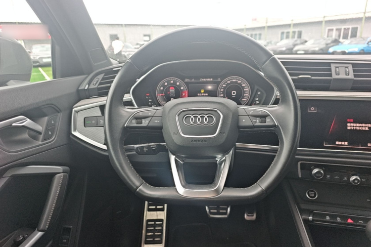 Audi Q3 2023 car image #12