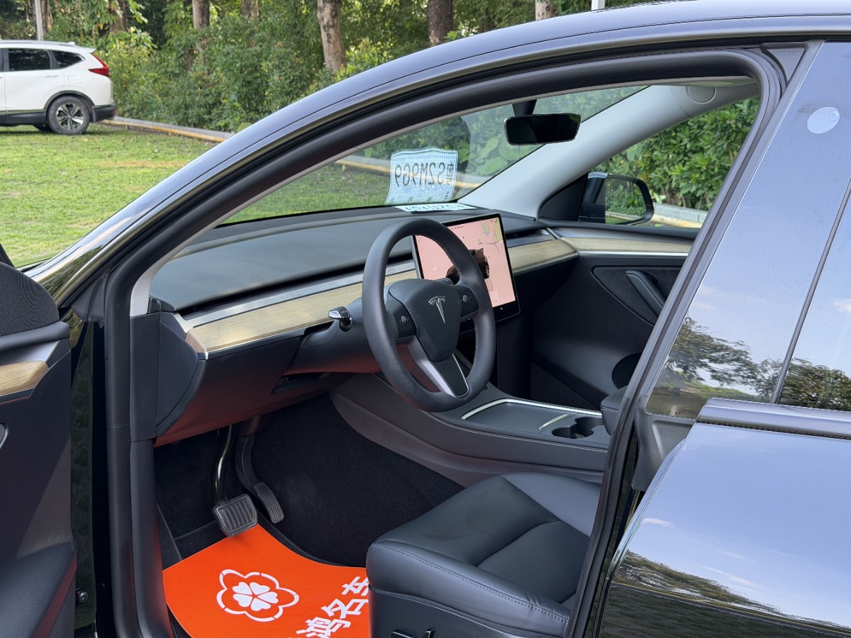 Tesla Model Y 2023 car image #4