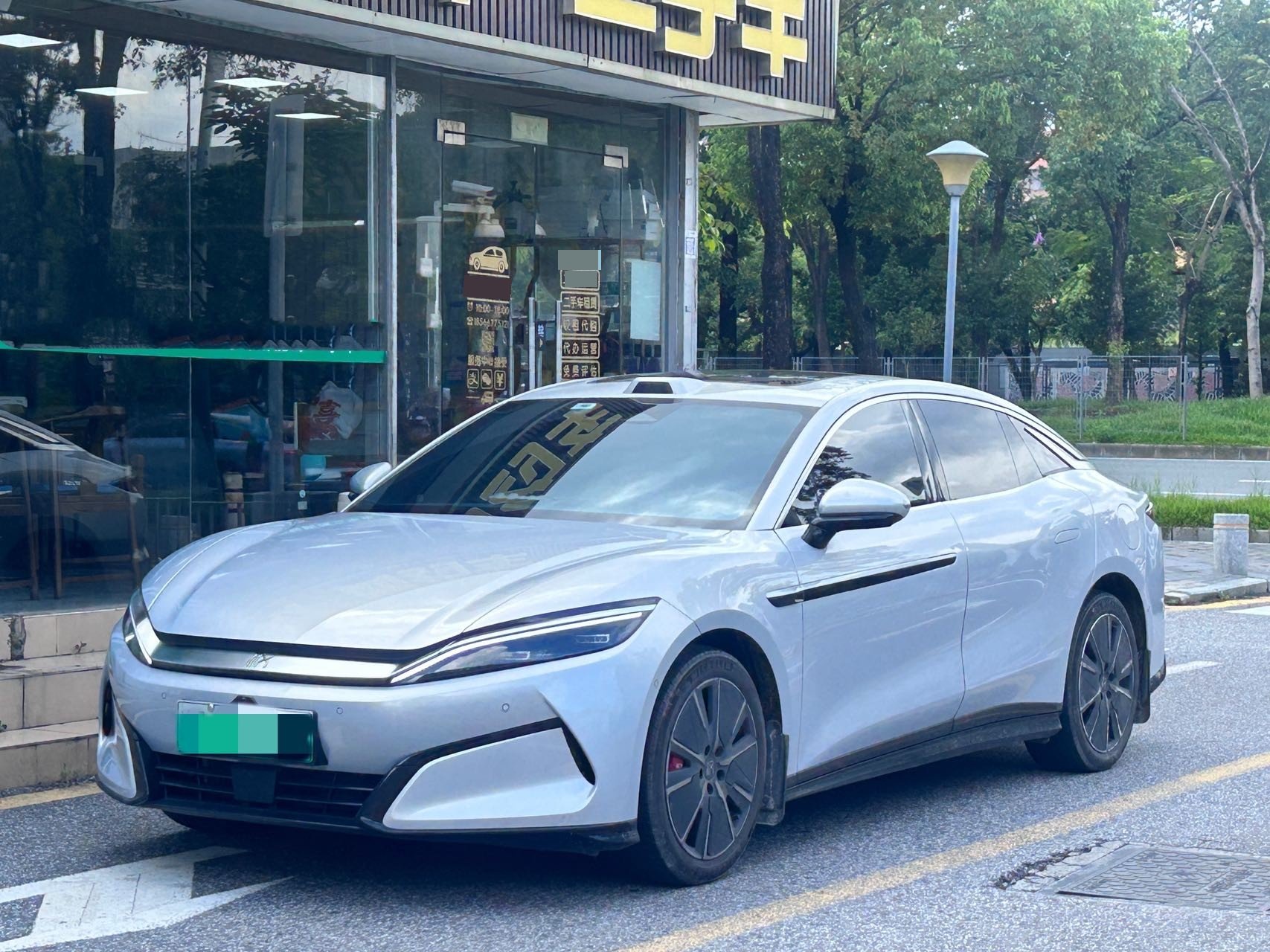 BYD HanL 2025 car image 