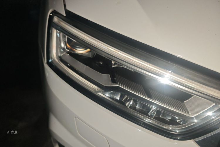 Audi Q3 2017 car image #8
