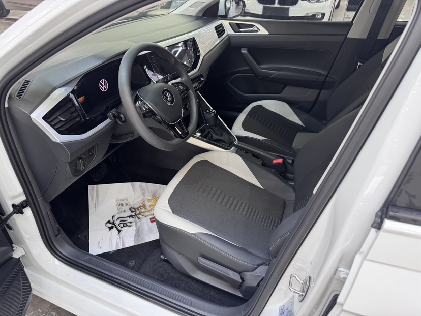 Volkswagen Polo 2023 car image #2