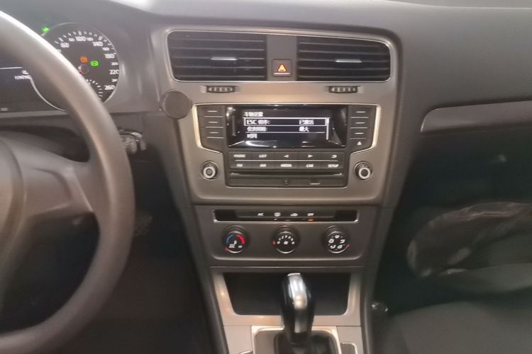 Volkswagen Golf 2016 car image #13