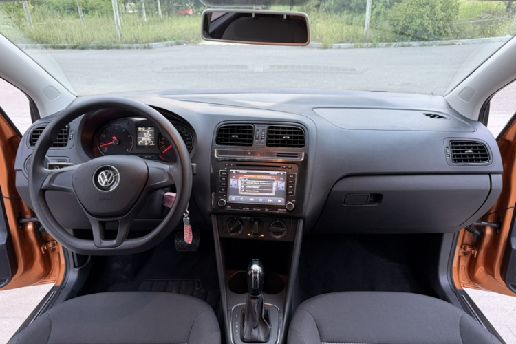 Volkswagen Polo 2016 car image #22