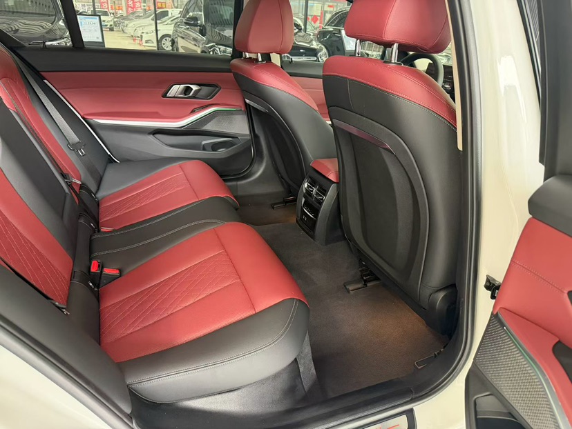 BMW i3 2025 car image #9