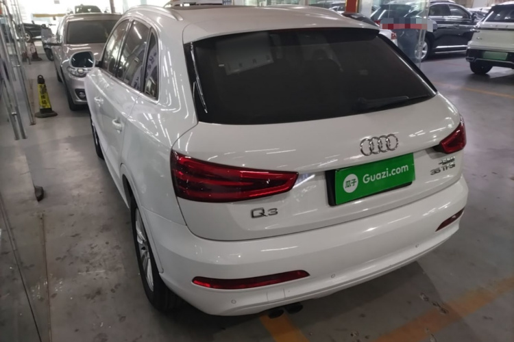 Audi Q3 2015 car image #7