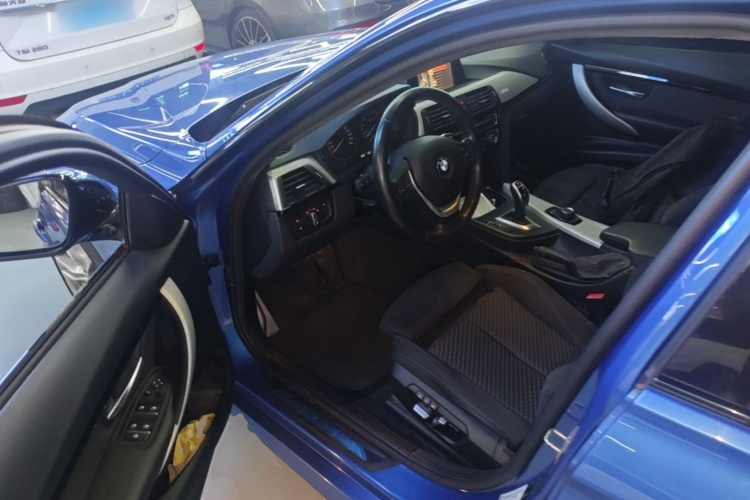 BMW 3 Series 2017 car image #16