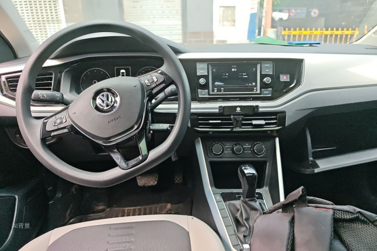 Volkswagen Polo 2021 car image #11