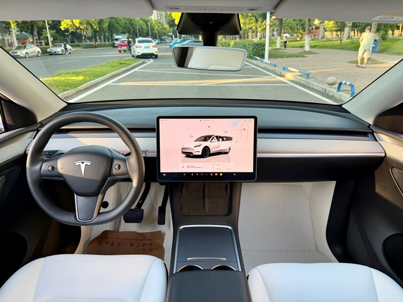 Tesla Model Y 2024 #5 Tesla Model Y 2024 car image #5