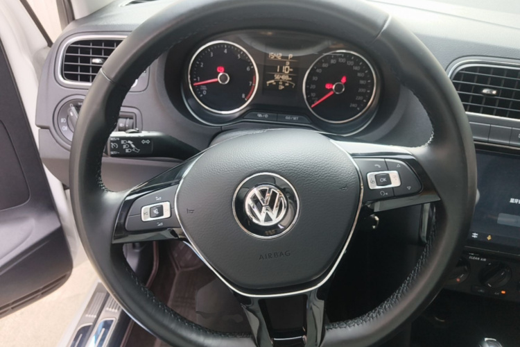 Volkswagen Polo 2019 car image #11