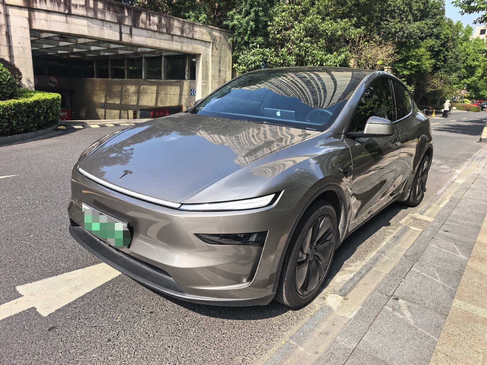 Tesla Model Y 2025 Tesla Model Y 2025 car image