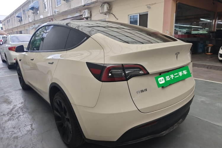 Tesla Model Y 2021 immagine di auto #5