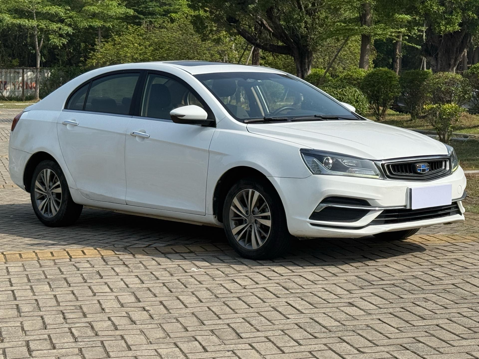 GEELY Emgrand 2019 car image #3