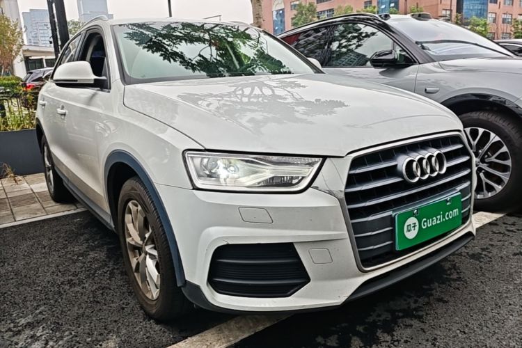 Audi Q3 2018 car image #4