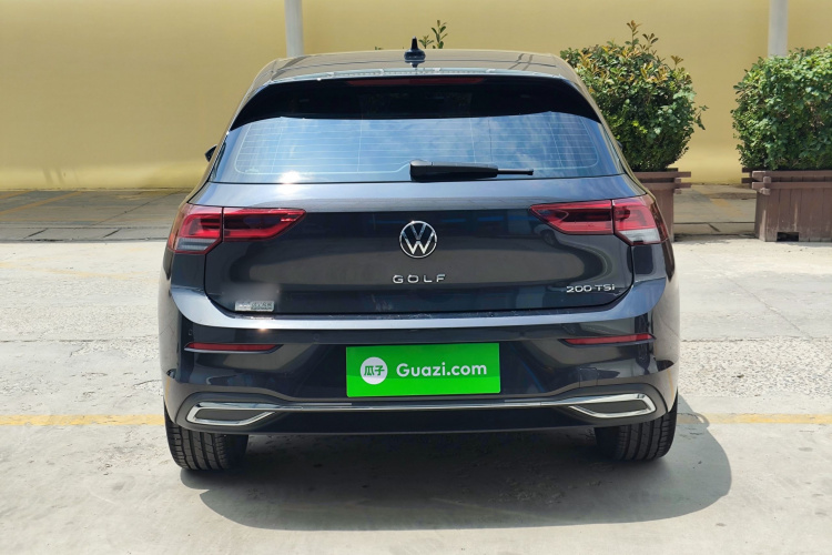 Volkswagen Golf 2023 car image #6
