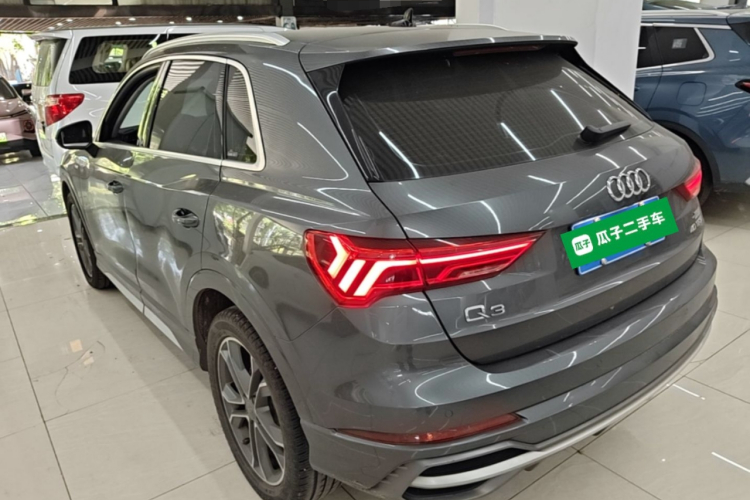 Audi Q3 2020 car image #7