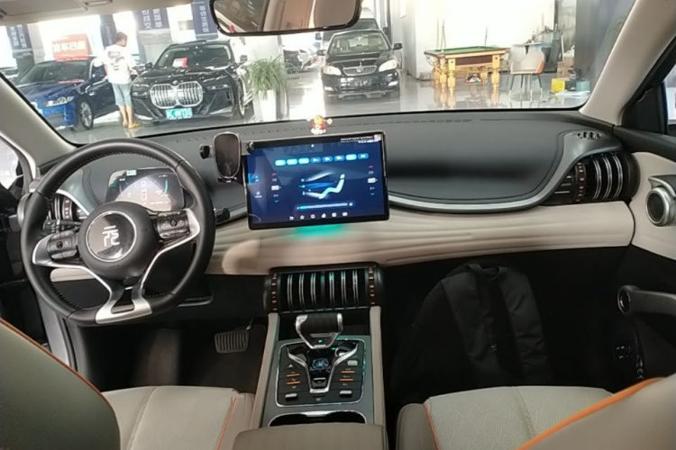 BYD Yuan Plus 2024 immagine di auto #11