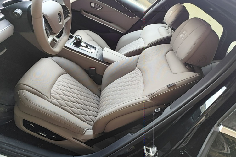 BYD Han 2025 car image #15