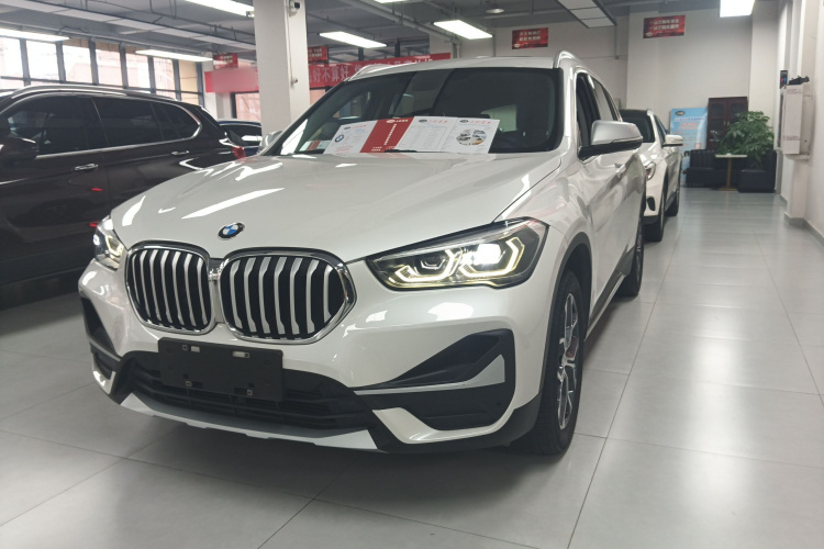 BMW X1 2021 #2 BMW X1 2021 صورة سيارة #2