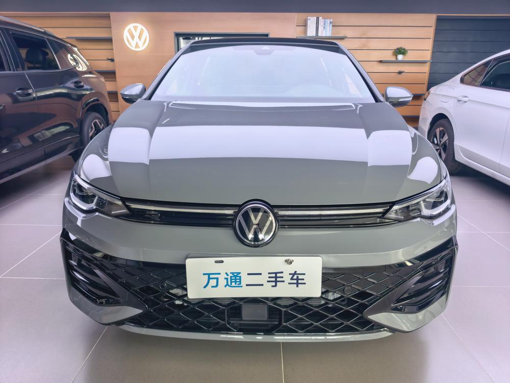 Volkswagen Golf 2026 car image #2