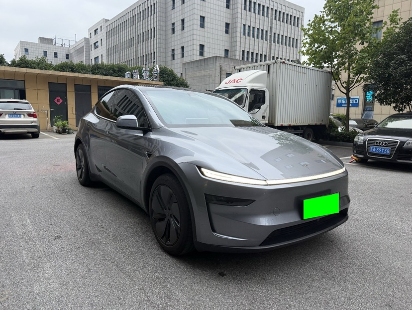 Tesla Model Y 2025 #3 Tesla Model Y 2025 car image #3