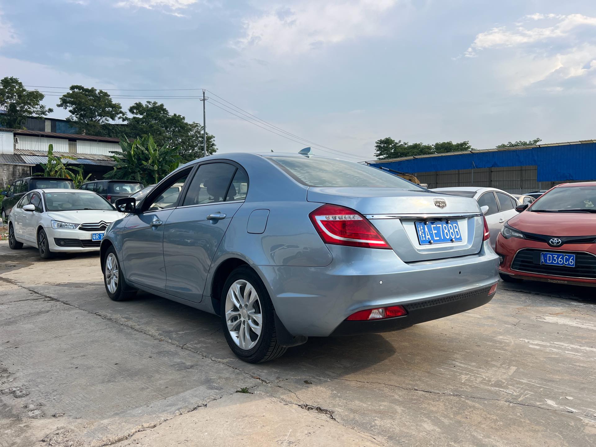 GEELY Emgrand 2016 car image #9