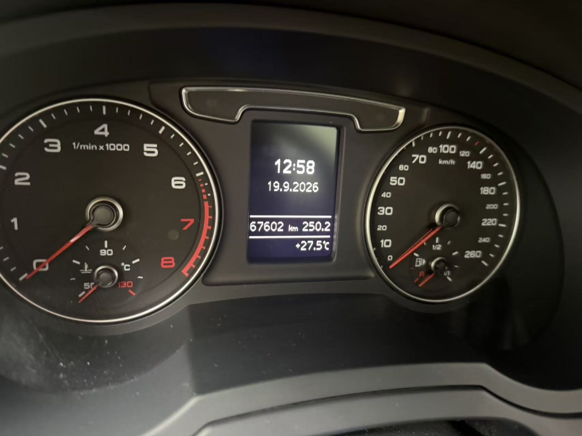Audi Q3 2019 car image #3