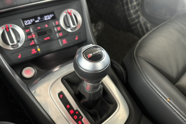 Audi Q3 2016 car image #13