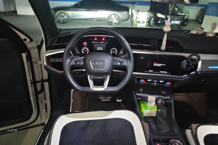 Audi Q3 2024 car image #12