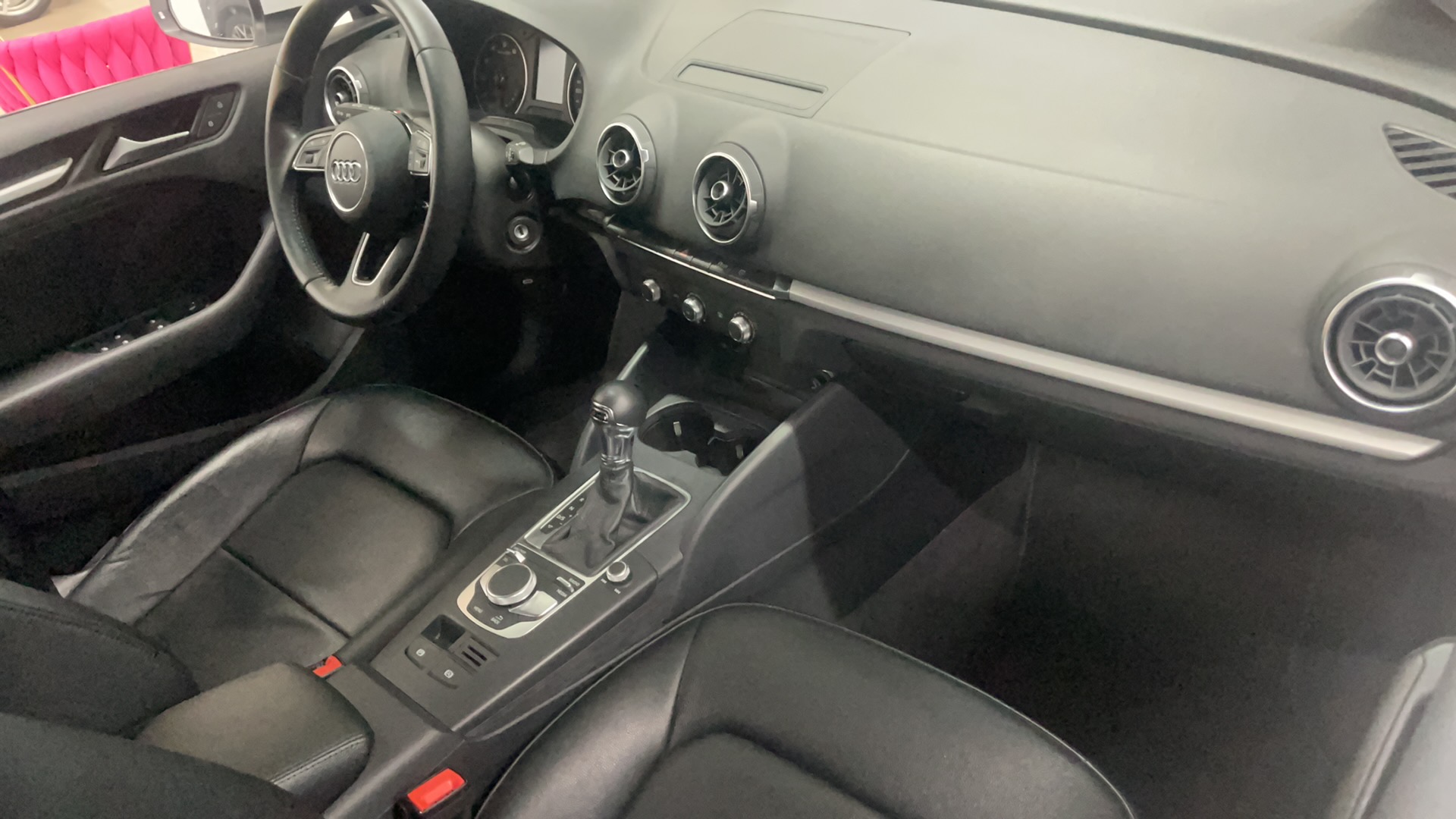 Audi A3 2019 car image #3